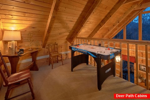 2 bedroom cabin with Air Hockey Game - Just Barely Making It