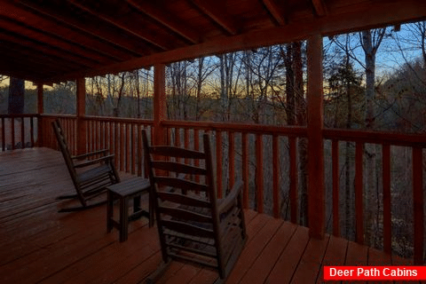 2 Bedroom cabin with wooded View from deck - Just Barely Making It