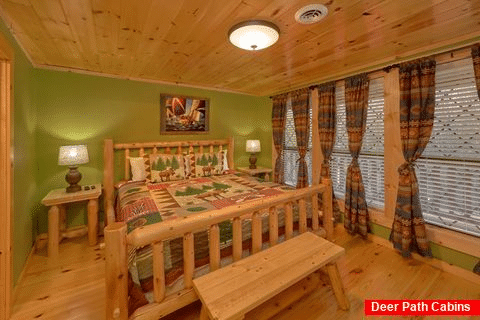 King Bedroom with Flatscreen TV - Bar Mountain