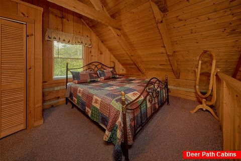 King Bedroom loft in 1 bedroom cabin - All By Grace