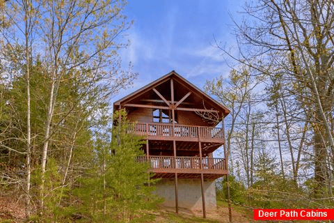 Spacious 1 Bedroom Cabin with View Sleeps 4 - Ah-Mazing