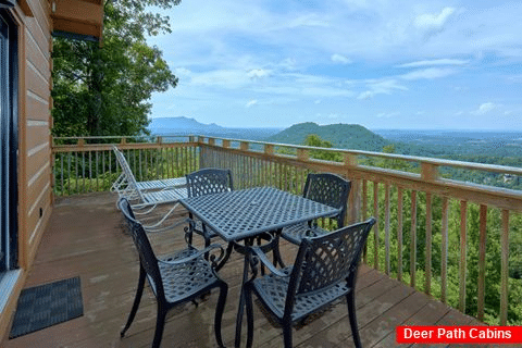 1 Bedroom Cabin Sleeps 4 with Outdoor Seating - The Overlook