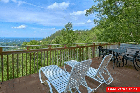 1 Bedroom Cabin Sleeps 4 with Views - The Overlook