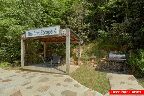 Charcoal Smoker and Outdoor Sitting Area - Bear Cove Escape