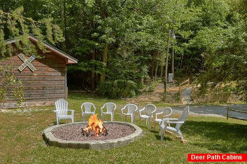 3 Bedroom Cabin with Outdoor Fire Pit - Bear Cove Escape