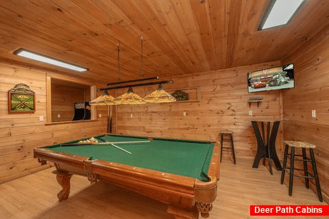 Private 3 bedroom Cabin with Pool Table - Bear Cove Escape