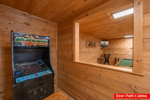 3 Bedroom Cabin with Arcade and Pool Table - Bear Cove Escape