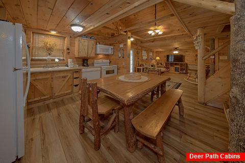 Rustic 2 Bedroom Cabin with Dining Table - The Barn