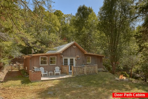 Semi Private 2 Bedroom Cabin with Fire Pit - The Barn