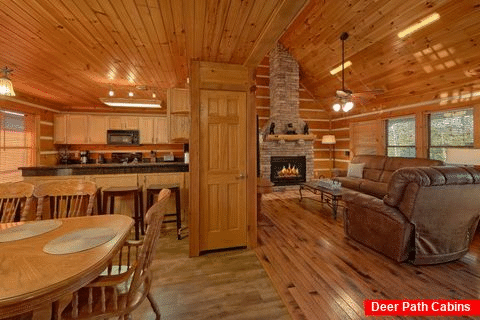 Spacious 4 Bedroom 3 Story Cabin Sleeps 14 - Tranquility