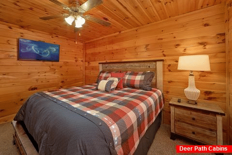 Comfortable 4 Bedroom Cabin Sleeps 14 - Tranquility