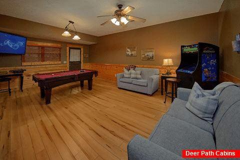 Game Room with Pool Table in 2 bedroom cabin - Autumn Breeze