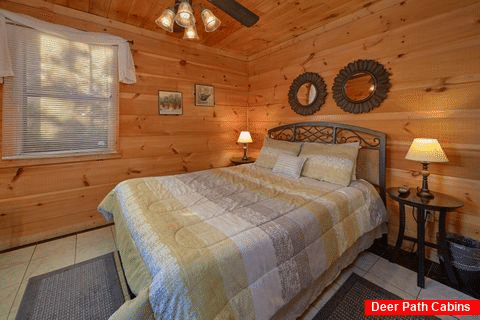 Spacious 4 Bedroom 3 Bath Cabin Sleeps 8 - The Gathering Place