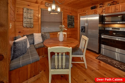 2 Bedroom 2 Bath Cabin Sleeps 9 - Bears Hideaway