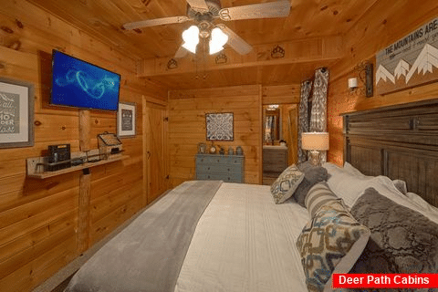 2 Bedroom 2 Bath Cabin Main Floor Master - Bears Hideaway