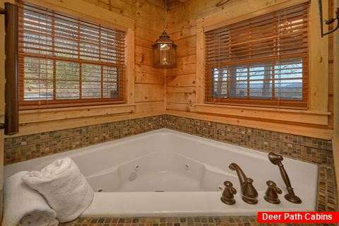 Master Suite with Jacuzzi Tub - Mystic Ridge