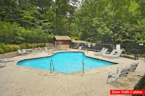 Black Bear Falls Gatlinburg resort pool - Majestic Point Lodge