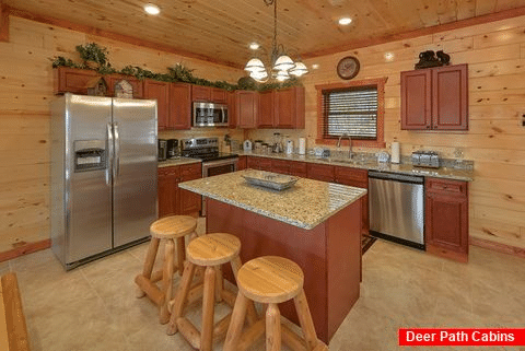 Spacious Bar and Fully Equipped Kitchen - Splashin On Smoky Ridge