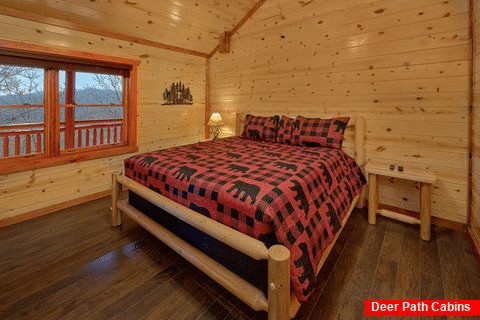 King Bedroom with Connecting Full Bathroom - Splashin On Smoky Ridge