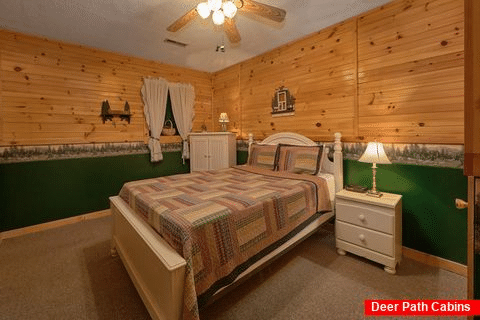 2 Bedroom Cabin Sleeps 6 Lower Level Bedroom - Dancing Bear VII