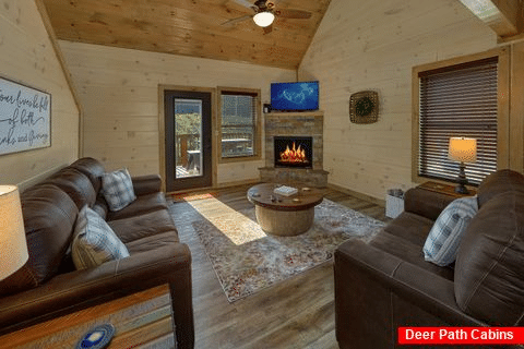 4 Bedroom 4 Bath Cabin Sleeps 14 - Dream Mountain Cove