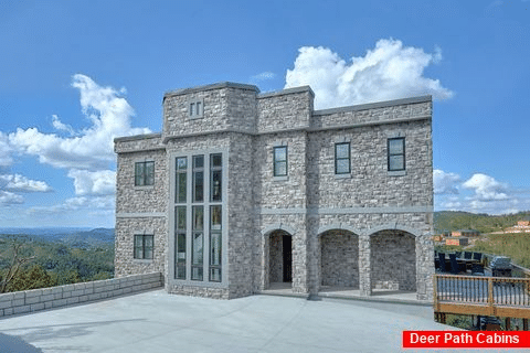 Luxury stone Castle rental cabin in Gatlinburg - A Castle in the Clouds