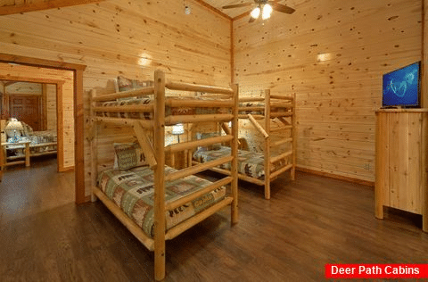 Twin Bunkbeds with Flatscreen TV - Splashin On Majestic Mountain