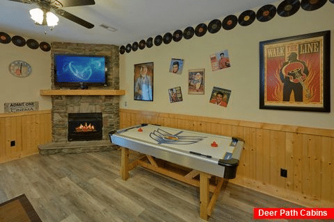 6 Bedroom Cabin Game Room with Air Hockey - Grand Mountain Lodge