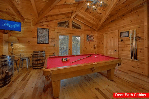 Pool Table Game Area 6 Bedroom Cabin - Grand Mountain Lodge