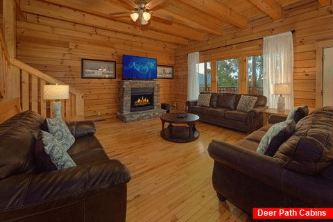 6 Bedroom 7 1/2 bath Cabin Sleeps 22 - Lookout Lodge