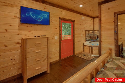 Large King Bedroom with Jacuzzi and TV - Bar Mountain II