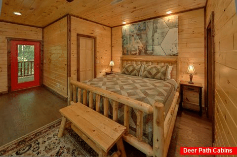 Master Bedroom with TV and Jacuzzi - Bar Mountain II