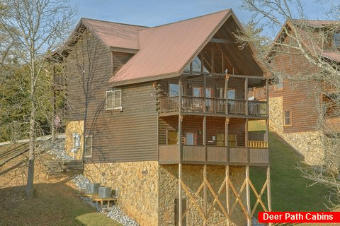 Beautiful 5 Bedroom 5 Bath Cabin Sleeps 16 - Smoky Mountain Retreat