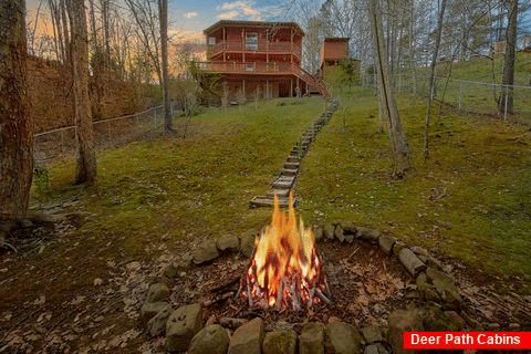 Fire Pit 3 Bedroom Sleeps 6 - Majestic Heights