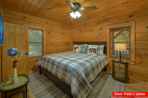 Main Floor Bedroom 3 Bedroom Cabin Sleeps 8 - Sweet Mountain Air