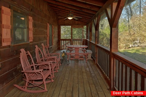 Covered Porch with Table and Chairs 3 Bedroom - Sweet Mountain Air