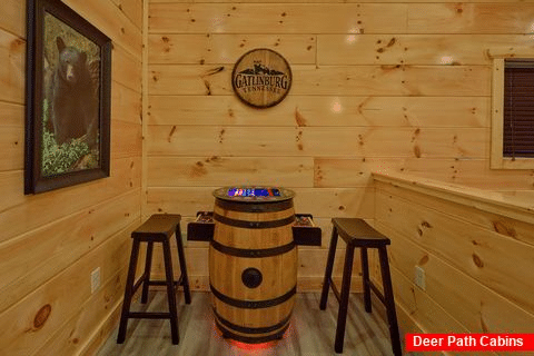 4 Bedroom cabin Game Room with Arcade Games - Splashing Bear Cove