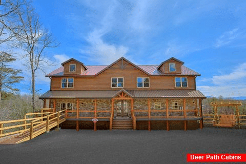 Luxurious 15 bedroom cabin with indoor pool - Smoky Mountain Masterpiece