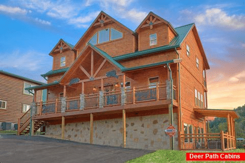 Premium 3 bedroom cabin with indoor pool - Smoky Bear Lodge