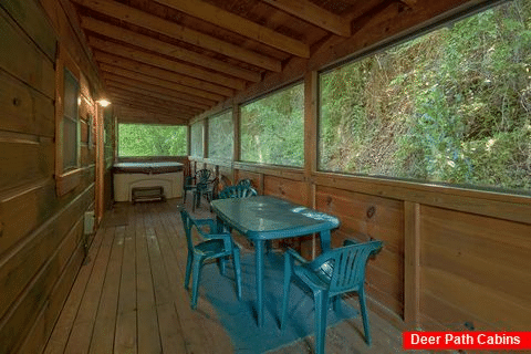 2 bedroom cabin with covered deck and hot tub - Absolute Heaven