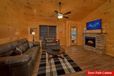 Smoky Mountain 2 Bedroom Cabin Sleeps 6 - Hideaway Haven