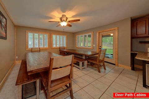 Luxury 6 bedroom cabin with spacious dining room - Waldens Creek Oasis