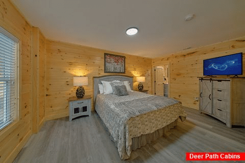 King bedroom with tv - Waldens Creek Oasis