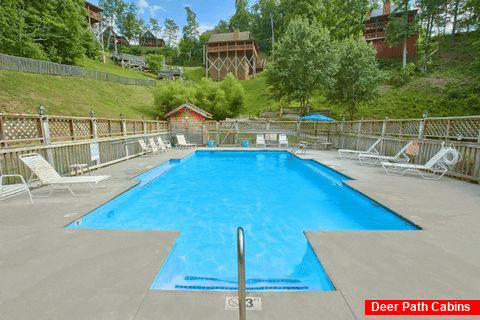 Cabin With Access To Resort Pool - Cabin on the Lake