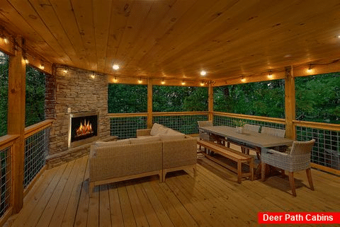 Great Deck Area In 6 Bedroom Cabin - Tennessee Splendor