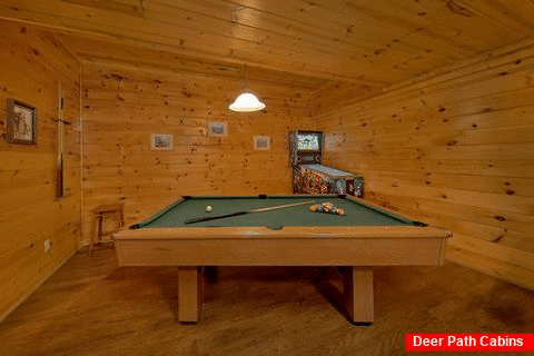 4 bedroom cabin with pool table and arcade games - Cuddly Critters