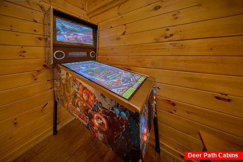 Luxury cabin with Pinball Arcade and Game Room - Cuddly Critters