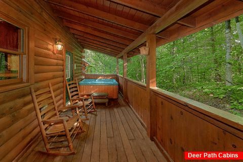 4 bedroom cabin with hot tub and wooded view - Cuddly Critters