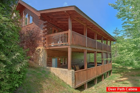 Spacious 2 bedroom cabin with private decks - Cozy Escape