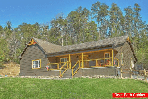 Private Wears Valley cabin with heated pool - Waldens Creek Oasis